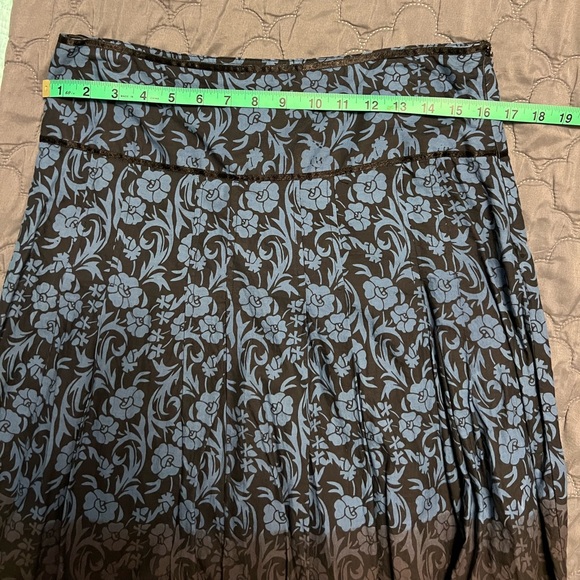 Coupe collection midi a-line skirt. Size 10 - Picture 4 of 6